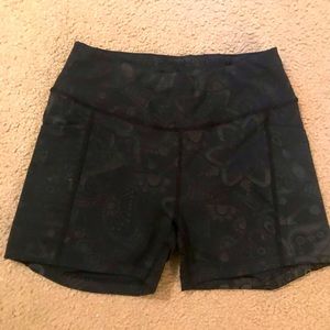 Oiselle Firecracker reflective fitted shorts